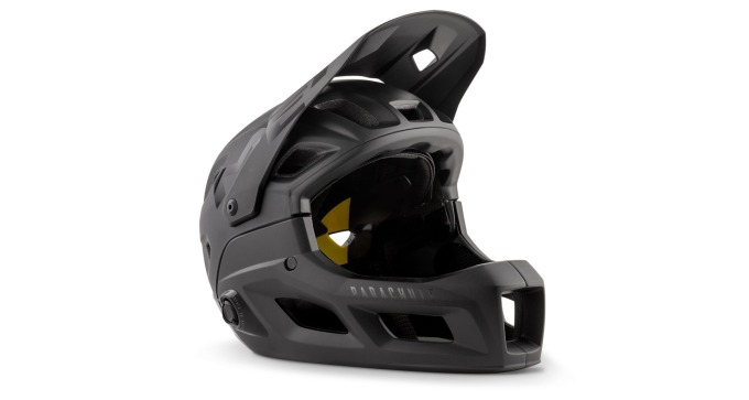Špičková full-face helma pro MTB s odnímatelným chráničem čelisti a revolučním magnetickým systémem MCR pro snadnou přeměnu z integrální na otevřenou helmu, splňující přísné limity vychýlení ASTM