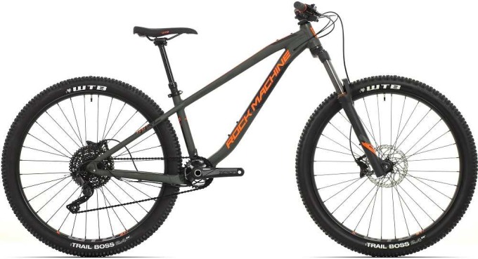 Nový 29“ bajk s Trail Ultimate geometrií pro radostnou jízdu na trailu, vybavený pružinovou vidlicí Suntour, kvalitními brzdami Shimano a novým řazením Microshift 1x9