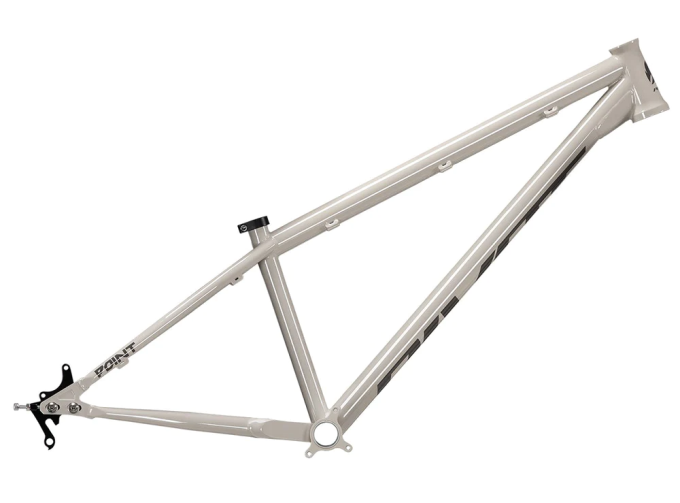 Dirtjump, park, street, slopestyle, atd je hřištěm pro Pivot Point - Čisté, minimalistické provedení na tupo svařeného CrMo 4130 rámu s moderní geometrií, navržen pro profesionály i každodenní jezdce s nastavitelnými zadními koncovkami