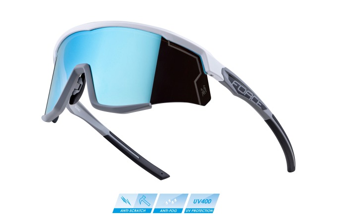 Bílo-šedé cyklistické brýle s pružnou grilamidovou obroučkou, antifog a antiscratch úpravou, UV 400 ochranou a modrým zrcadlovým sklem