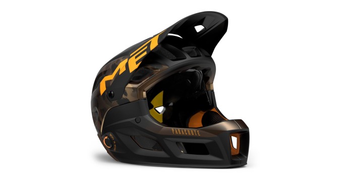 Špičková full-face helma pro MTB s odnímatelným chráničem čelisti a revolučním magnetickým systémem MCR pro snadnou přeměnu na plně otevřenou helmu