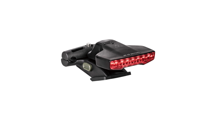 Kompaktní zadní světlo s 8 superjasnými červenými LED diodami, vhodné pro rychlou a snadnou montáž pod sedlem bez použití nářadí a s bezkabelovým nabíjením pomocí USB portu