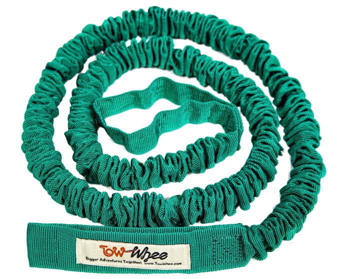 Jednoduché a lehké tažné odpružené lano z velmi elastické gumy a odolného tkaného obalu, zelená varianta s vnitřní konstrukcí připravená na větší zátěž a váhu