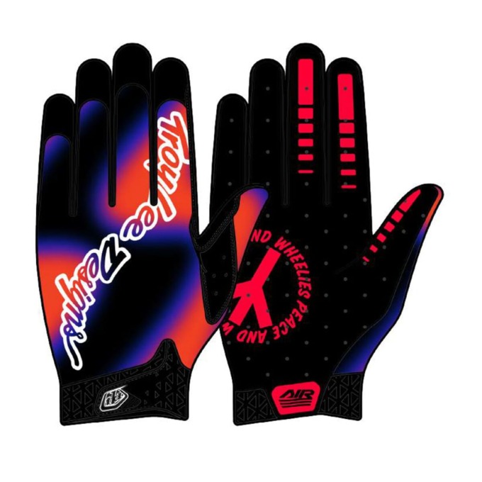 Dětské rukavice Troy Lee Designs Air Lucid Black / Red s kompresně tvarovanou manžetou a jednovrstvou dlaňí s laserově perforovanými větracími otvory