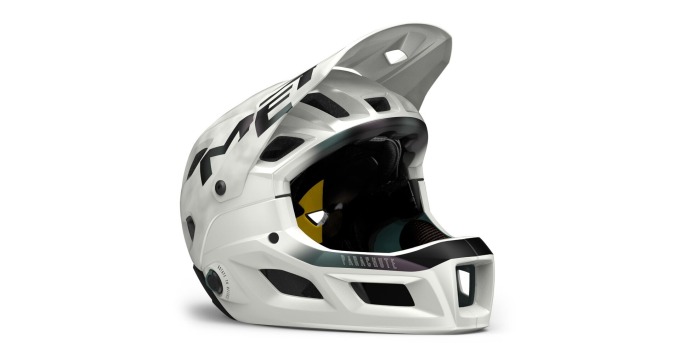 Špičková full-face helma pro MTB s revolučním magnetickým systémem pro odnímatelný chránič čelisti a možností přeměny na plně otevřenou