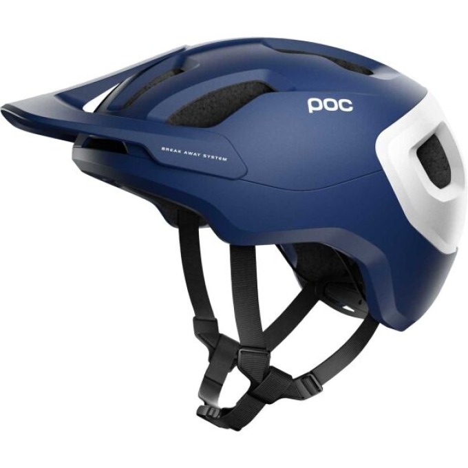 Přilba na kolo v tmavě modré barvě s inovativní technologií od POCu pro trail a enduro jízdy