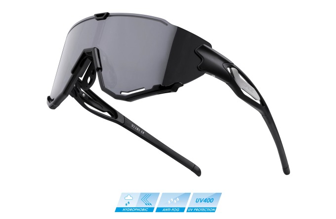 Kvalitní cyklistické brýle s černými zrcadlovými sklíčky, odpudivé vůči vodě a nečistotám, s ochranou proti zamlžení a možností dokoupení dioptrického klipu